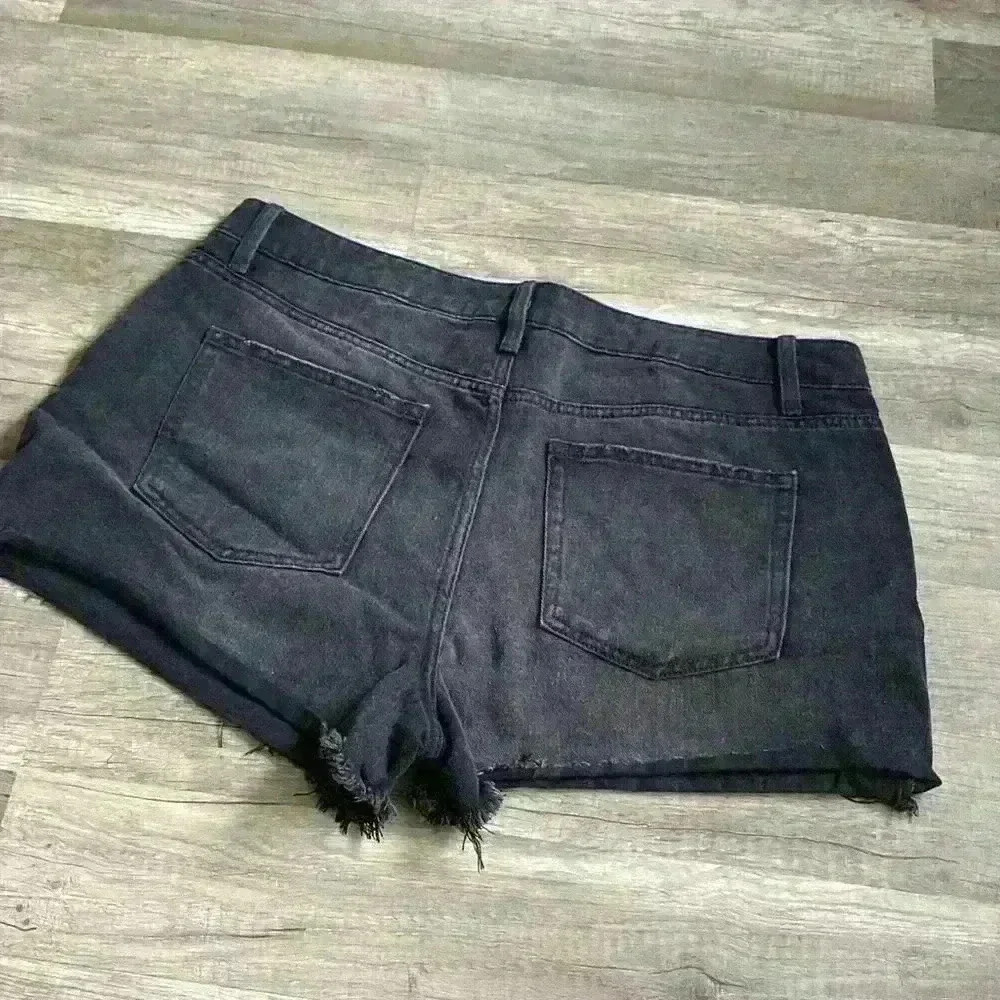 💜 2/$25 Time And Tru Size 16 Black High Rise Jean Shorts - Picture 2 of 2